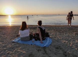 tramonto spiaggia darsena