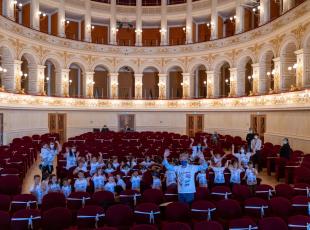 Bambini al teatro Galli