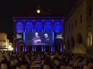 Ieri sera al Teatro Galli l’emozionante debutto del nuovo allestimento di “Aroldo”. Domenica 29 agosto la replica, in piazza Cavour il maxischermo