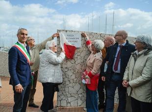 Darsena, lo scoprimento della targa dedicata ad Angelo Marconi