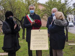 commemorazione vittime uno bianca 