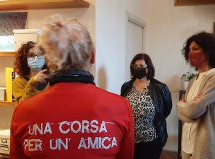 Orietta Casolin e le sue compagne di viaggio. A riceverla la Vice sindaca di Rimini, Chiara Bellini, Roberta Calderisi per l'Associazione "Rompi il silienzio" e la responsabile delle Pari Opportunità del Comune di Rimini, Roberta Mazza