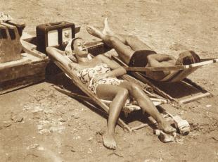 “Tutti al mare”, la mostra fotografica diffusa che racconta 180 anni di vacanza a Rimini