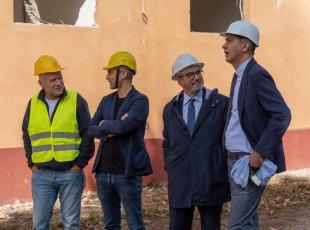 sopralluogo al cantiere alla presenza del sindaco Sadegholvaad e del direttore territoriale dell'Agenzia del Demanio Luca Michele Terzaghi e del vicedirettore territoriale Roberto Capuano