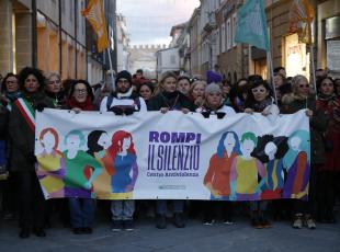 "è per te" camminata contro violenza donne 2023