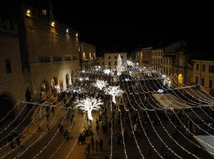 Rimini accende le luci sul Natale