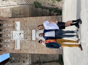 Dylan Sprousee, Michele Lari e Luke Spencer in visita al Fellini Museum