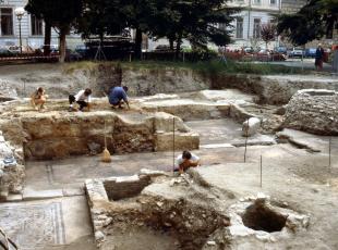 Vani della domus del chirurgo in corso di scavo